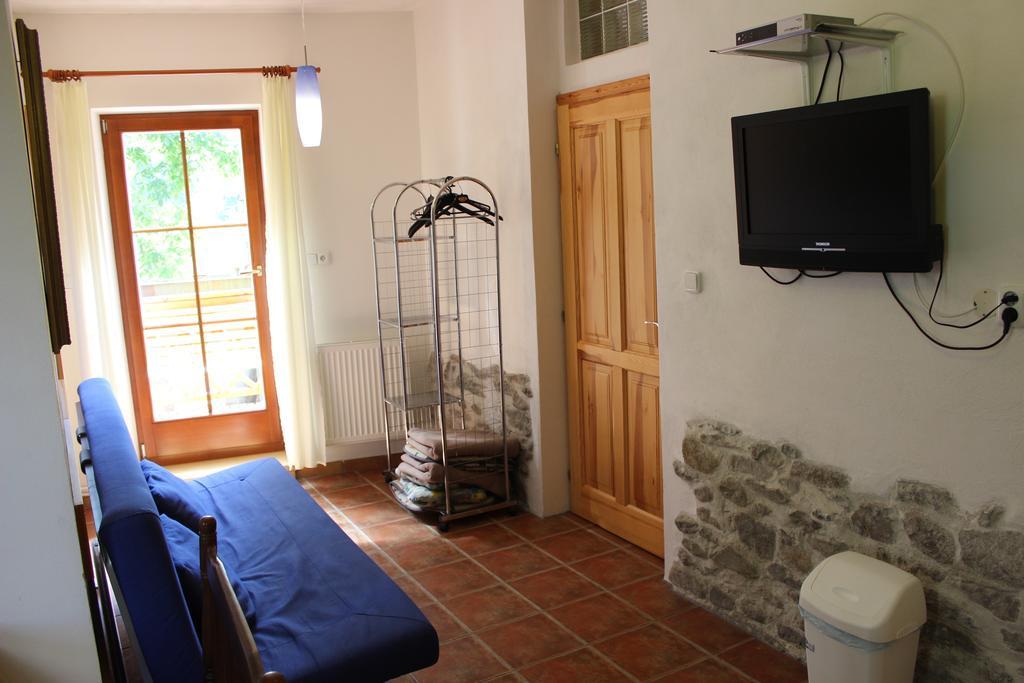 Penzion Gomelská Apartamento Horní Stropnice Exterior foto