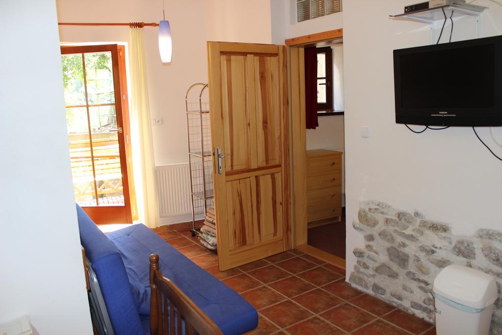 Penzion Gomelská Apartamento Horní Stropnice Exterior foto