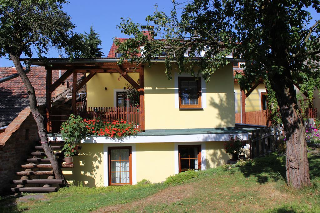 Penzion Gomelská Apartamento Horní Stropnice Exterior foto